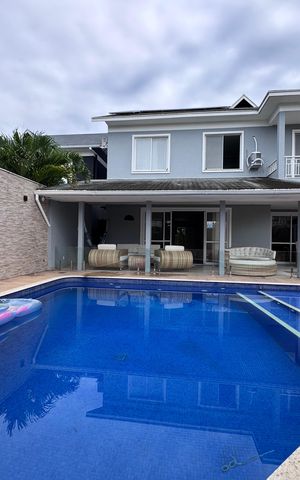 Casa de condomínio à venda com 300m², 5 quartos e 2 vagas Casa de condomínio à venda com 300m², 5 quartos e 2 vagasÁrea externa