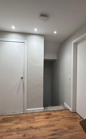 Casa de condomínio à venda com 300m², 5 quartos e 2 vagas Casa de condomínio à venda com 300m², 5 quartos e 2 vagasHall Íntimo