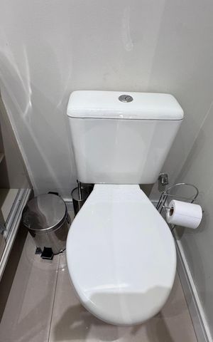 Casa de condomínio à venda com 300m², 5 quartos e 2 vagas Casa de condomínio à venda com 300m², 5 quartos e 2 vagasLavabo