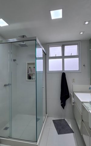 Casa de condomínio à venda com 300m², 5 quartos e 2 vagas Casa de condomínio à venda com 300m², 5 quartos e 2 vagasSuíte 1 - Banheiro