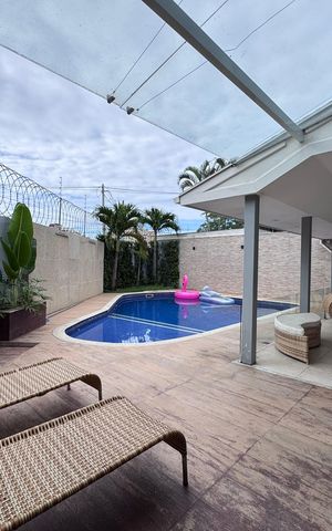 Casa de condomínio à venda com 300m², 5 quartos e 2 vagas Casa de condomínio à venda com 300m², 5 quartos e 2 vagasÁrea externa