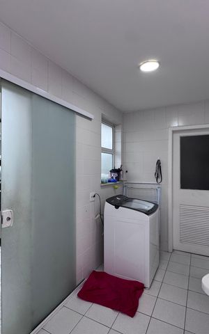 Casa de condomínio à venda com 300m², 5 quartos e 2 vagas Casa de condomínio à venda com 300m², 5 quartos e 2 vagasCozinha e Área de Serviço