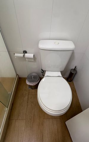 Casa de condomínio à venda com 300m², 5 quartos e 2 vagas Casa de condomínio à venda com 300m², 5 quartos e 2 vagasÁrea externa - Banheiro