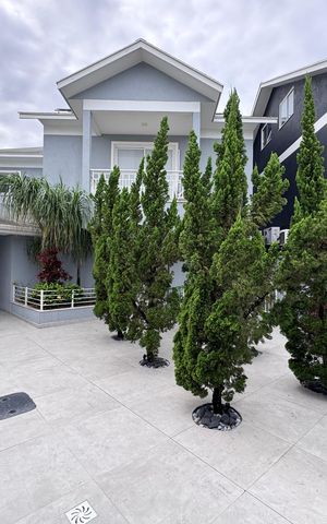 Casa de condomínio à venda com 300m², 5 quartos e 2 vagas Casa de condomínio à venda com 300m², 5 quartos e 2 vagasÁrea externa