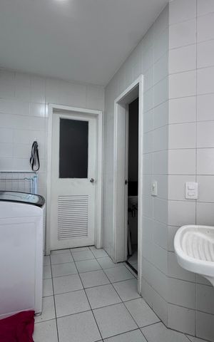 Casa de condomínio à venda com 300m², 5 quartos e 2 vagas Casa de condomínio à venda com 300m², 5 quartos e 2 vagasCozinha e Área de Serviço