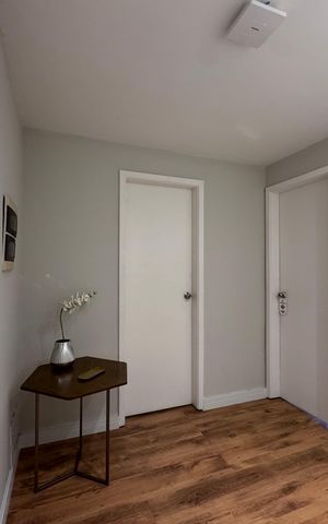 Casa de condomínio à venda com 300m², 5 quartos e 2 vagas Casa de condomínio à venda com 300m², 5 quartos e 2 vagasHall Íntimo