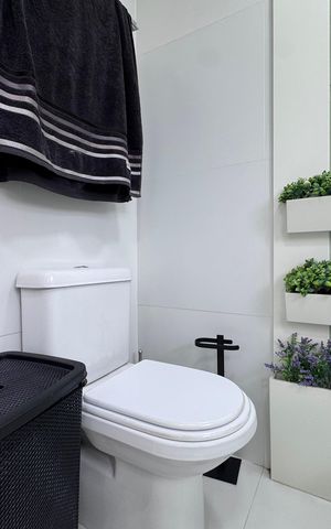 Casa de condomínio à venda com 300m², 5 quartos e 2 vagas Casa de condomínio à venda com 300m², 5 quartos e 2 vagasSuíte 1 - Banheiro