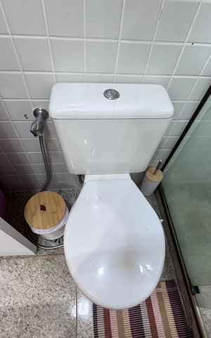 Casa de condomínio à venda com 300m², 5 quartos e 2 vagas Casa de condomínio à venda com 300m², 5 quartos e 2 vagasSuíte 2 - Banheiro