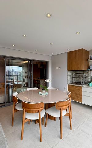 Apartamento à venda com 120m², 3 quartos e 2 vagas Apartamento à venda com 120m², 3 quartos e 2 vagasVaranda