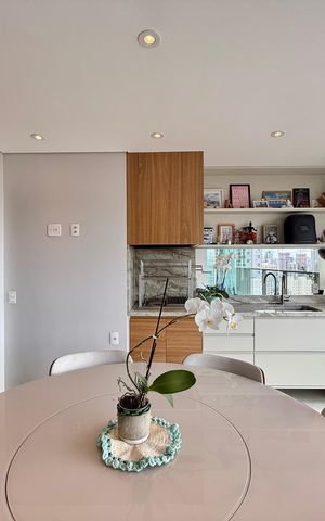 Apartamento à venda com 120m², 3 quartos e 2 vagas Apartamento à venda com 120m², 3 quartos e 2 vagasVaranda