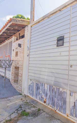 Casa para alugar com 58m², 2 quartos e 1 vaga Casa para alugar com 58m², 2 quartos e 1 vagaFachada