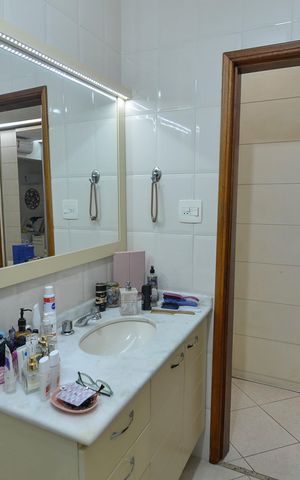 Apartamento à venda com 169m², 4 quartos e 2 vagas Apartamento à venda com 169m², 4 quartos e 2 vagasBanheiro da Suíte 1