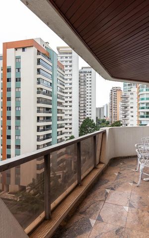 Apartamento à venda com 267m², 3 quartos e 3 vagasVaranda da Sala