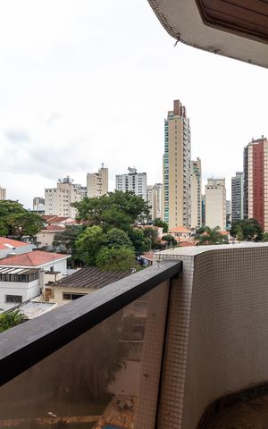 Apartamento à venda com 267m², 3 quartos e 3 vagasVaranda da Suíte 1