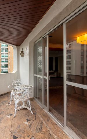 Apartamento à venda com 267m², 3 quartos e 3 vagasVaranda da Sala