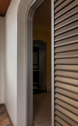 Apartamento à venda com 267m², 3 quartos e 3 vagasVaranda da Suíte 1