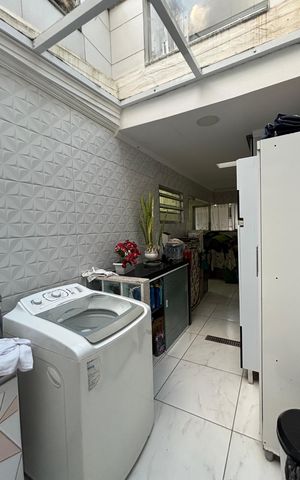 Casa à venda com 175m², 3 quartos e 2 vagas Casa à venda com 175m², 3 quartos e 2 vagasÁrea de Serviço