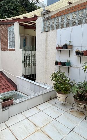 Casa à venda com 175m², 3 quartos e 2 vagas Casa à venda com 175m², 3 quartos e 2 vagasQuarto 2 Varanda