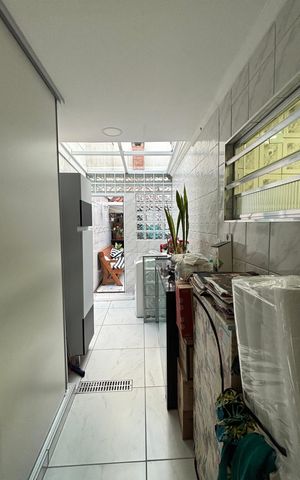 Casa à venda com 175m², 3 quartos e 2 vagas Casa à venda com 175m², 3 quartos e 2 vagasÁrea de Serviço