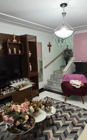 Casa à venda com 175m², 3 quartos e 2 vagas Casa à venda com 175m², 3 quartos e 2 vagasSala
