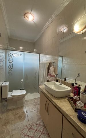 Casa à venda com 175m², 3 quartos e 2 vagas Casa à venda com 175m², 3 quartos e 2 vagasBanheiro