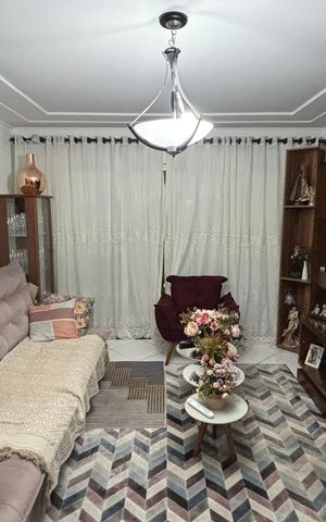 Casa à venda com 175m², 3 quartos e 2 vagas Casa à venda com 175m², 3 quartos e 2 vagasSala
