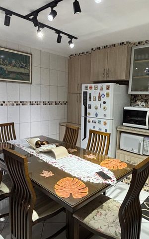 Casa à venda com 175m², 3 quartos e 2 vagas Casa à venda com 175m², 3 quartos e 2 vagasCozinha