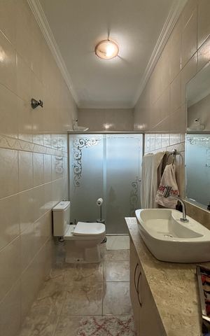 Casa à venda com 175m², 3 quartos e 2 vagas Casa à venda com 175m², 3 quartos e 2 vagasBanheiro