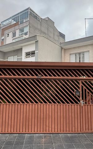 Casa à venda com 175m², 3 quartos e 2 vagas Casa à venda com 175m², 3 quartos e 2 vagasFachada