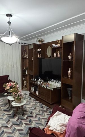 Casa à venda com 175m², 3 quartos e 2 vagas Casa à venda com 175m², 3 quartos e 2 vagasSala