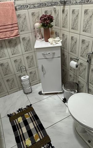 Casa à venda com 175m², 3 quartos e 2 vagas Casa à venda com 175m², 3 quartos e 2 vagasÁrea de Serviço - Banheiro