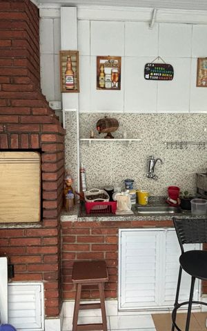 Casa à venda com 175m², 3 quartos e 2 vagas Casa à venda com 175m², 3 quartos e 2 vagasQuintal - Churrasqueira