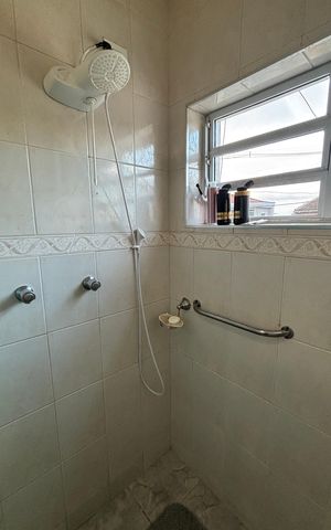 Casa à venda com 175m², 3 quartos e 2 vagas Casa à venda com 175m², 3 quartos e 2 vagasBanheiro
