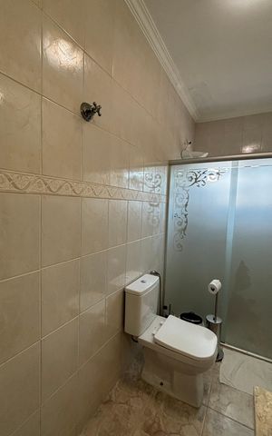 Casa à venda com 175m², 3 quartos e 2 vagas Casa à venda com 175m², 3 quartos e 2 vagasBanheiro