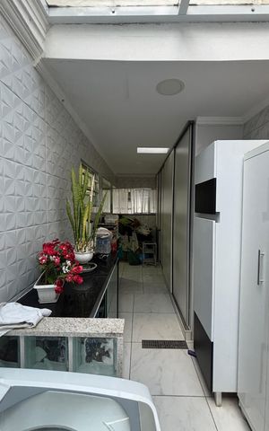 Casa à venda com 175m², 3 quartos e 2 vagas Casa à venda com 175m², 3 quartos e 2 vagasÁrea de Serviço