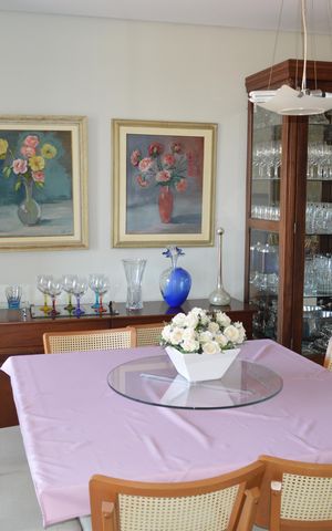 Casa de condomínio para alugar com 300m², 3 quartos e 4 vagasSala