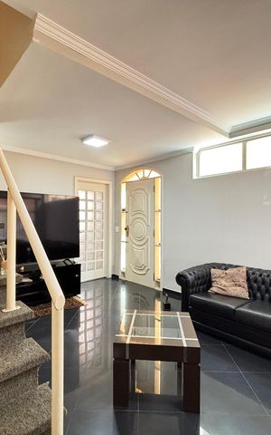 Casa à venda com 180m², 3 quartos e 2 vagas Casa à venda com 180m², 3 quartos e 2 vagasSala