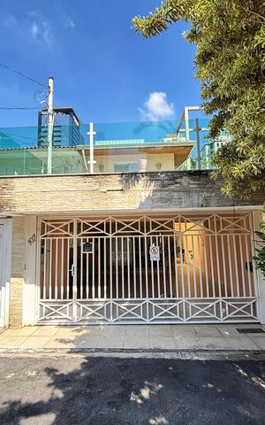 Casa à venda com 180m², 3 quartos e 2 vagas Casa à venda com 180m², 3 quartos e 2 vagasFachada