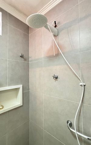 Casa à venda com 180m², 3 quartos e 2 vagas Casa à venda com 180m², 3 quartos e 2 vagasBanheiro