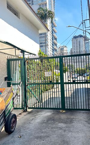 Casa à venda com 180m², 3 quartos e 2 vagas Casa à venda com 180m², 3 quartos e 2 vagasEntrada