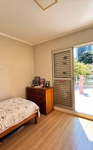 Casa à venda com 180m², 3 quartos e 2 vagas Casa à venda com 180m², 3 quartos e 2 vagasQuarto