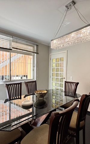 Casa à venda com 180m², 3 quartos e 2 vagas Casa à venda com 180m², 3 quartos e 2 vagasCopa