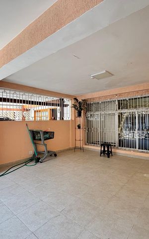 Casa à venda com 180m², 3 quartos e 2 vagas Casa à venda com 180m², 3 quartos e 2 vagasGaragem