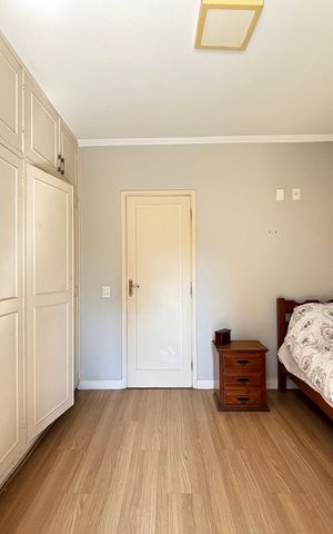 Casa à venda com 180m², 3 quartos e 2 vagas Casa à venda com 180m², 3 quartos e 2 vagasQuarto