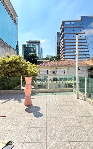 Casa à venda com 180m², 3 quartos e 2 vagas Casa à venda com 180m², 3 quartos e 2 vagasVaranda