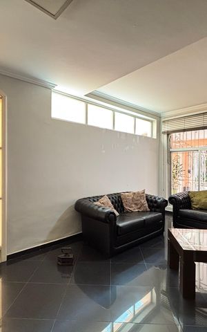 Casa à venda com 180m², 3 quartos e 2 vagas Casa à venda com 180m², 3 quartos e 2 vagasSala