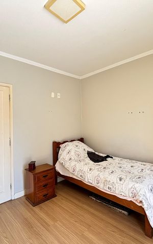 Casa à venda com 180m², 3 quartos e 2 vagas Casa à venda com 180m², 3 quartos e 2 vagasQuarto
