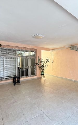 Casa à venda com 180m², 3 quartos e 2 vagas Casa à venda com 180m², 3 quartos e 2 vagasGaragem