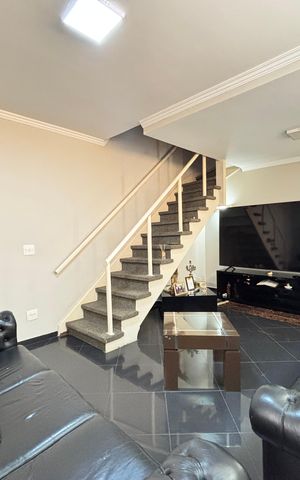 Casa à venda com 180m², 3 quartos e 2 vagas Casa à venda com 180m², 3 quartos e 2 vagasSala