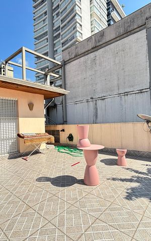Casa à venda com 180m², 3 quartos e 2 vagas Casa à venda com 180m², 3 quartos e 2 vagasVaranda
